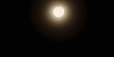 Near-full moon setting over Portland, Oregon, on the Winter Solstice